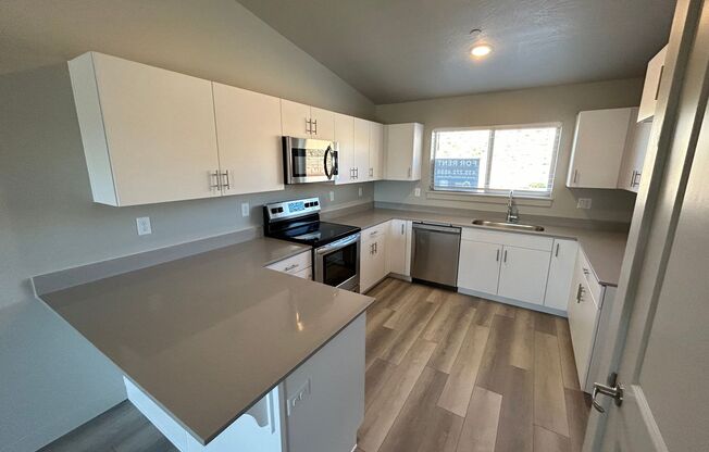 2 beds, 1 bath, $1,450, Unit Unit H303