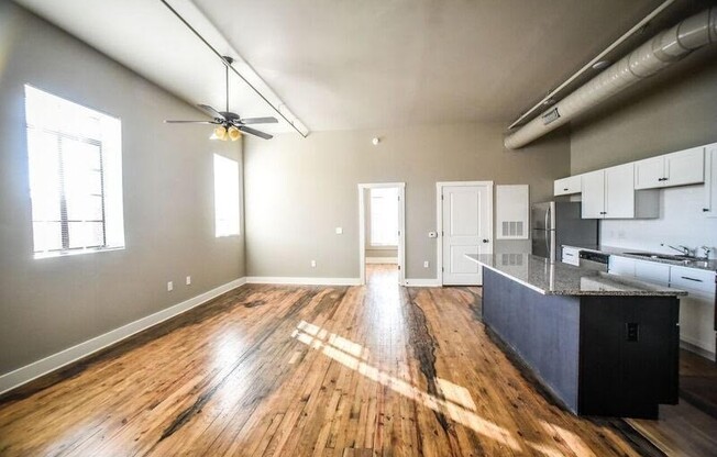 2 beds, 2 baths, 986 sqft, $1,750, Unit 201-Telephone Bldg