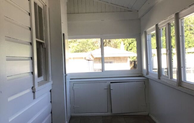 2 beds, 1 bath, $1,600