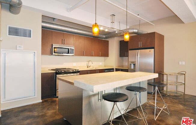 2 beds, 2 baths, 1,740 sqft, $4,200, Unit 811