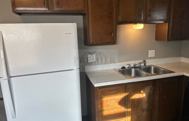 2 beds, 1 bath, $1,195, Unit 1422