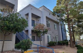 Green Valley 1BR Condo with Quartz Counters, Pool & Covered Parking