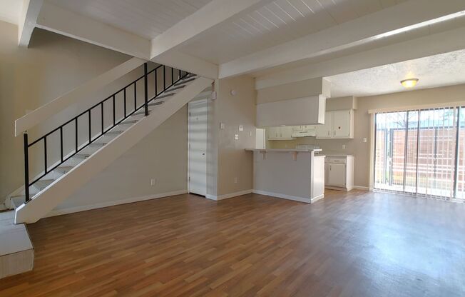 2 beds, 1 bath, 905 sqft, $995, Unit 1402-B