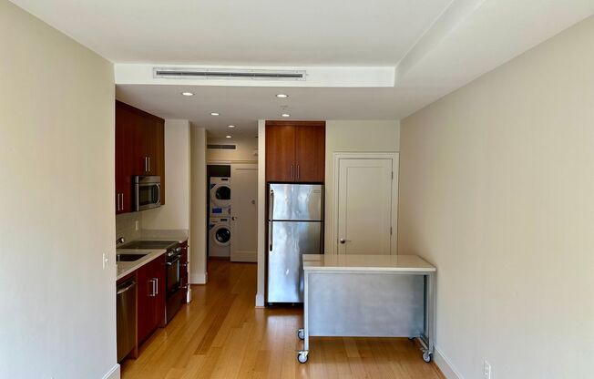 Studio, 1 bath, $2,350, Unit 420