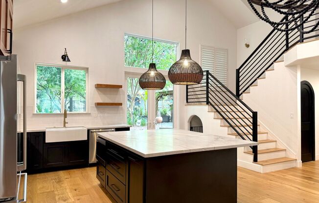 MUST SEE! Beautiful Fully Renovated 3 Bed 3 Bath!