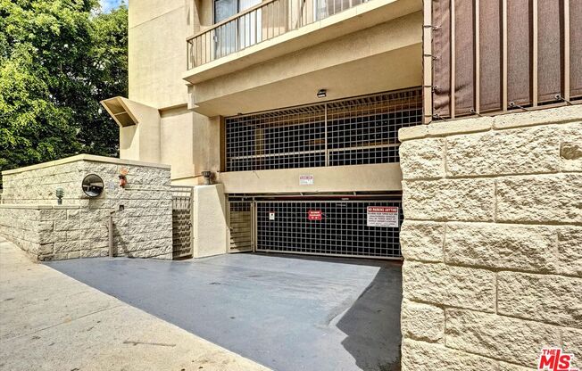 2 beds, 1.8 baths, 974 sqft, $4,200, Unit 1002