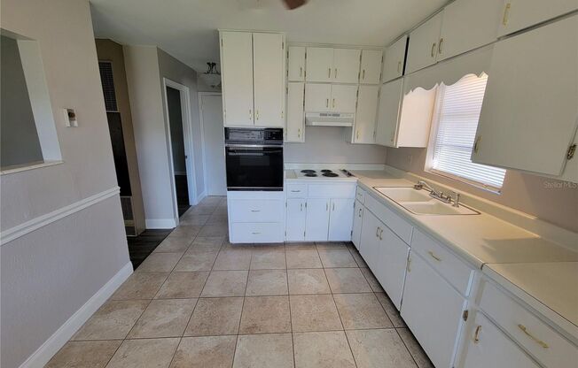 Charming 1/1 Duplex in St. Cloud – No HOA & Prime Location!