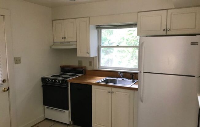 1 bed, 1 bath, $1,025, Unit B