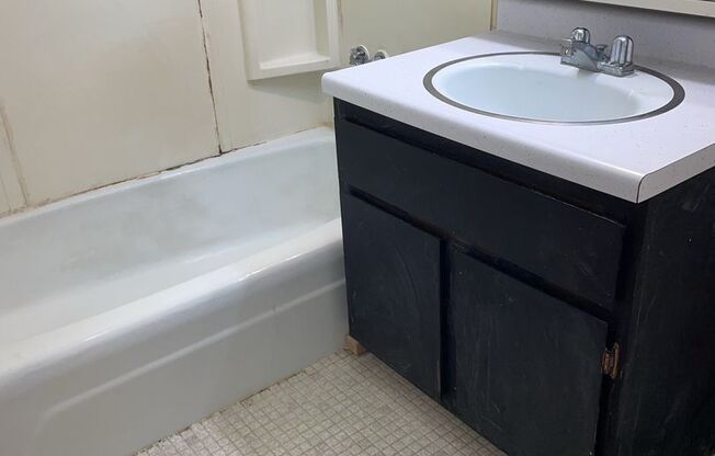 Studio, 1 bath, 600 sqft, $799, Unit Lovers Lane-211