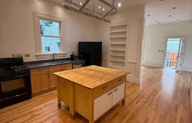 2013 1/2 HEARST AVE