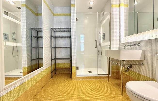 Studio, 1 bath, 420 sqft, $4,500, Unit 6D