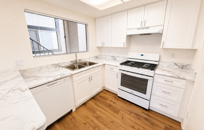 2 beds, 2 baths, 993 sqft, $2,485, Unit 13