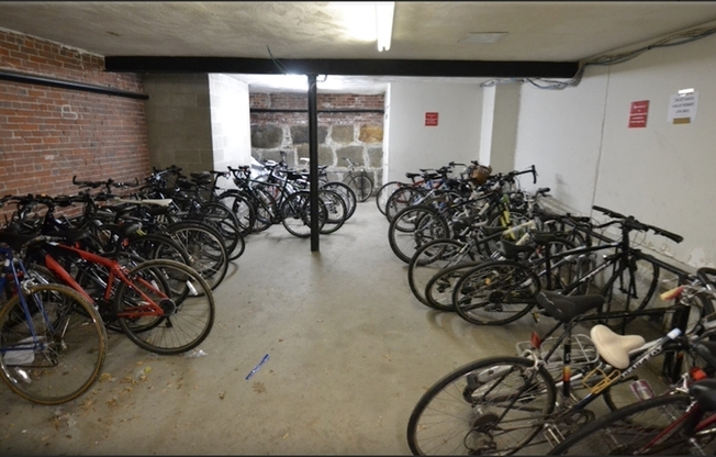 1 bed, 1 bath, 695 sqft, $3,100, Unit 12-4