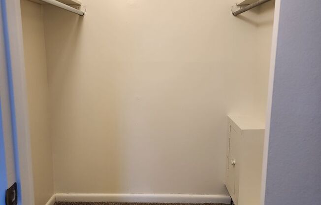 2 beds, 1 bath, 878 sqft, $1,305, Unit WY30002