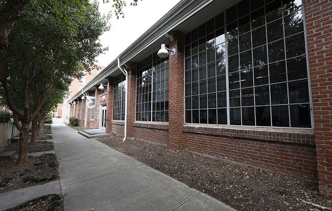 807 E Main St