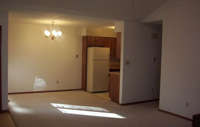 2 beds, 2 baths, $895