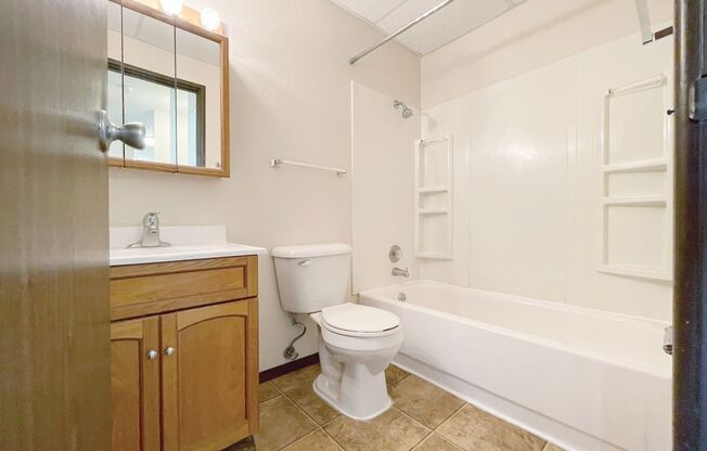 1 bed, 1 bath, 600 sqft, $785, Unit 705-5