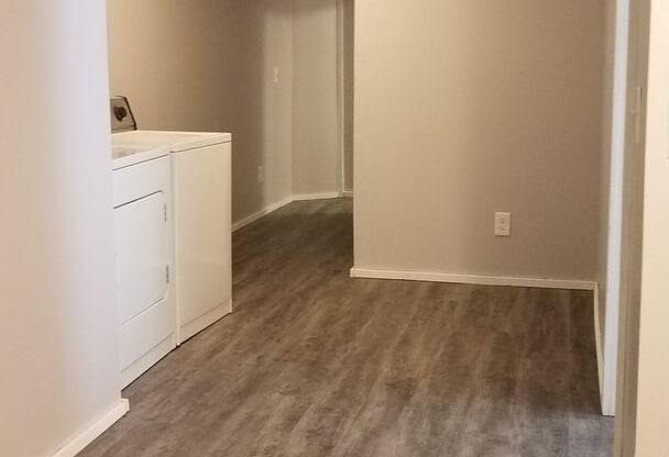 2 beds, 1 bath, $1,300