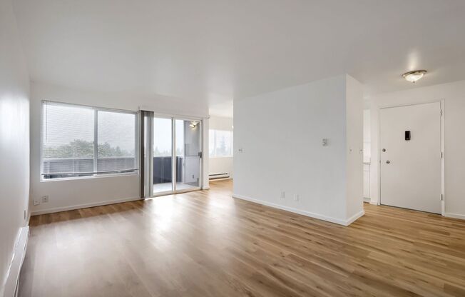 1 bed, 1 bath, 830 sqft, $1,595, Unit Unit 126