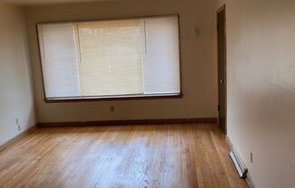 2 beds, 1 bath, $999, Unit 4640-3