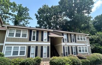 North Atlanta 1 Bed-1 Bath Condo, LVP Hardwoods, Sunroom/Office, Available NOW!