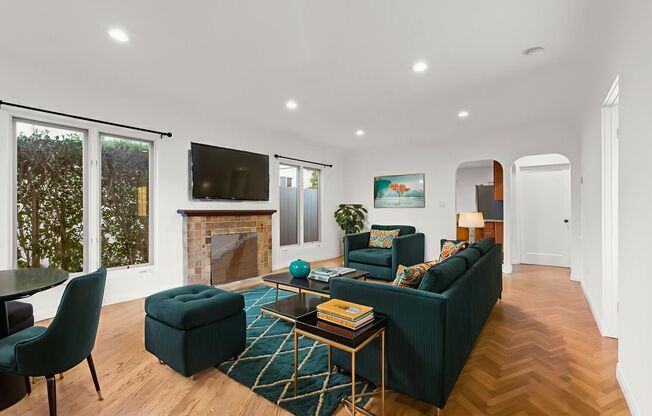 (Ellie:B) 900-902 Havenhurst Drive &amp; 8117 Willoughby Avenue