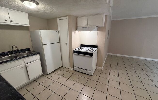 1 bed, 1 bath, 725 sqft, $1,200, Unit 1006