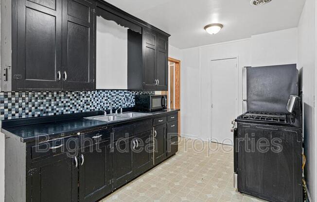4011 WELCOME AVE N