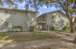 2 Bed / 1 Bath | Oak Park Apartment