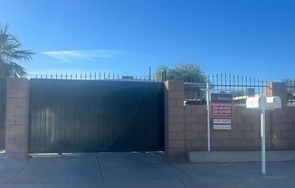 Newly Refurbish 2 Bed. 1 Ba. Duplex Apartment In Convenient Location Closed to Everthing