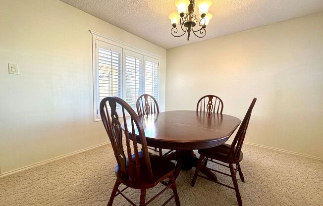 Self Showing - Cozy 2-Bedroom with a Fireplace