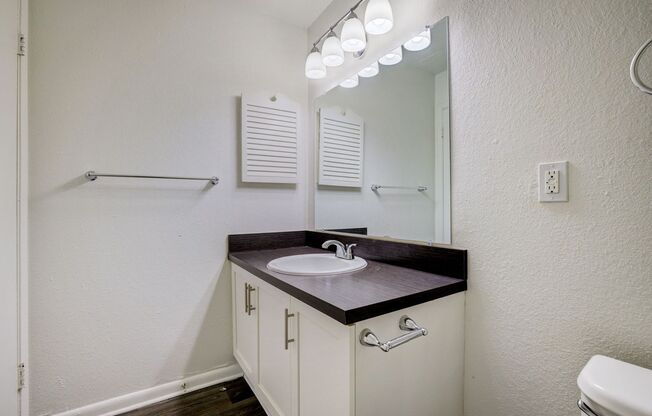 1 bed, 1 bath, 720 sqft, $1,580, Unit 353