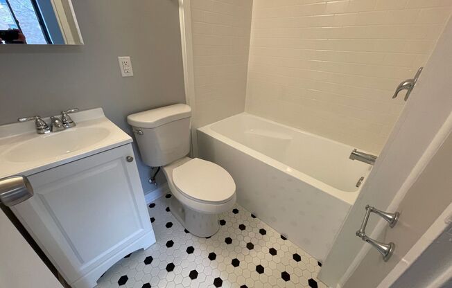 1 bed, 1 bath, 450 sqft, $1,549, Unit 5326 Fifth Ave. #01