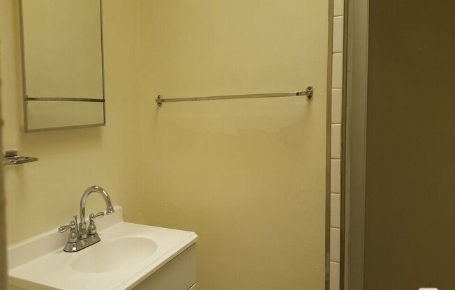 Studio, 1 bath, 400 sqft, $1,299, Unit 12