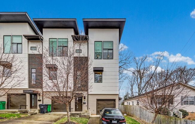 Luxury with contemporary style! This 3 bedroom 3.5 bath Condo in the East End Optimist Park Community of Charlotte is a gem!