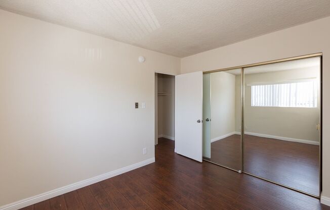 LOVELY 1BED Near Valley College! -- GREAT LOCATION!!! $1,000 Deposit (OAC)