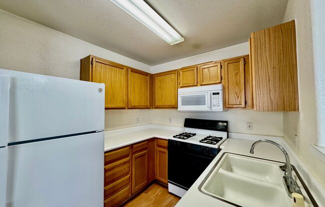 2 beds, 2 baths, $1,350, Unit # 211