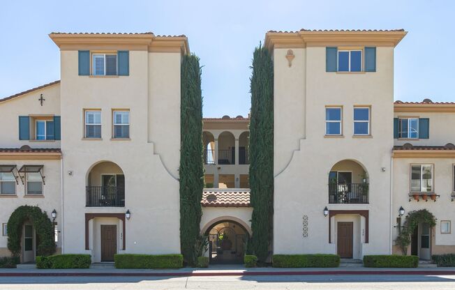 Multi-level Spanish Mission Style 3 Bed 2.5 Bath in Pasadena!