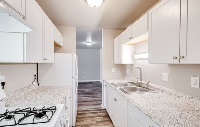 2 beds, 1 bath, 900 sqft, $1,099, Unit 433-304