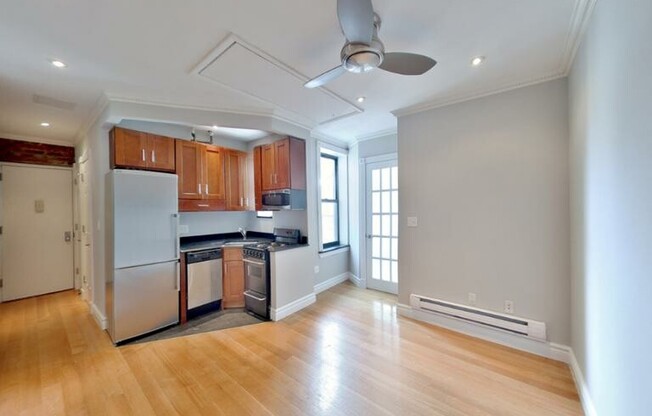 1 bed, 1 bath, $4,595, Unit 44