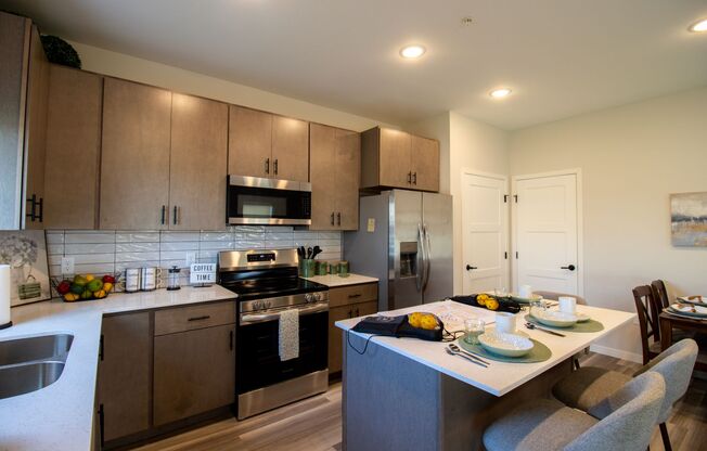 3 beds, 2.5 baths, 1,700 sqft, $2,695, Unit 1213