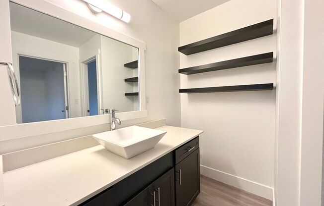 1 bed, 1 bath, 555 sqft, $1,295, Unit 9