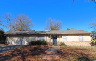 Lovely 3 Bedroom, 2 Bath House in Tyler!