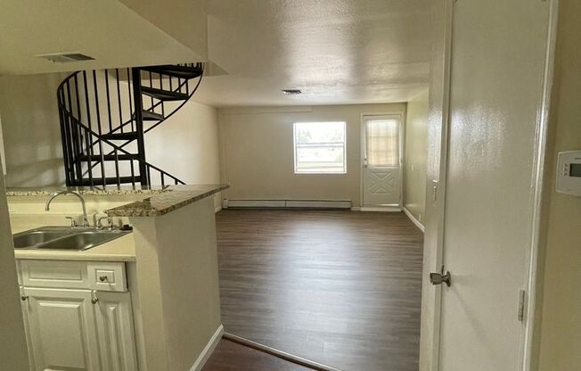 2 beds, 1 bath, 790 sqft, $950, Unit I218