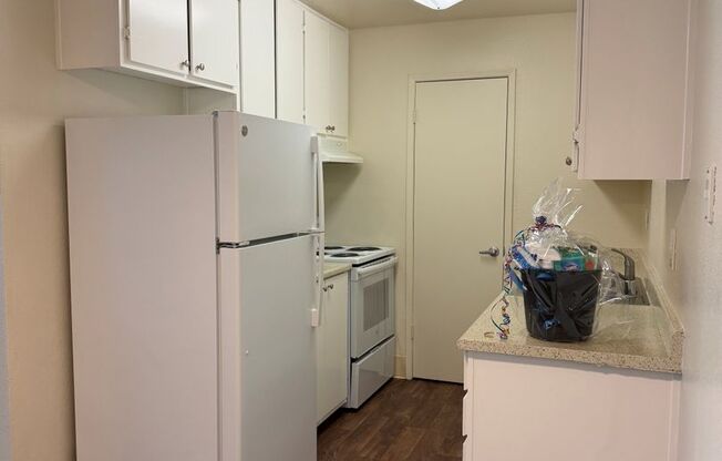 2 beds, 1 bath, 1,015 sqft, $1,990, Unit 023