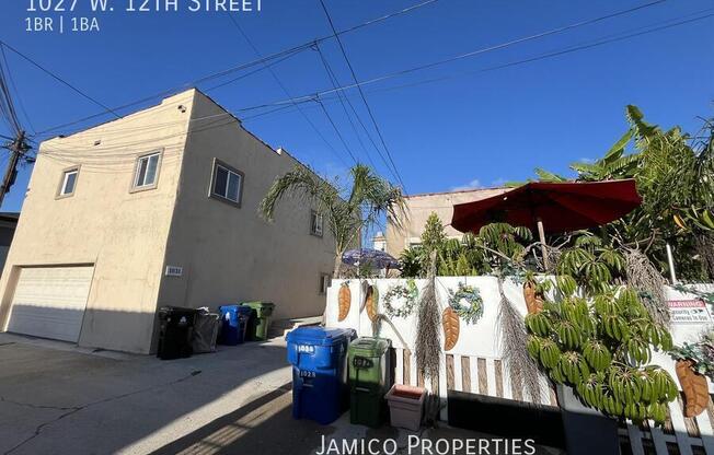 1027 W 12 ST