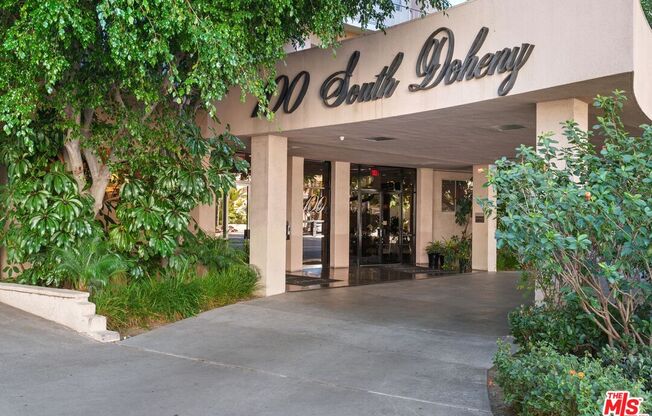 1 bed, 2 baths, 718 sqft, $3,800, Unit 710