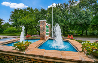 front fountain at Bellaire Oaks Apartments, Texas