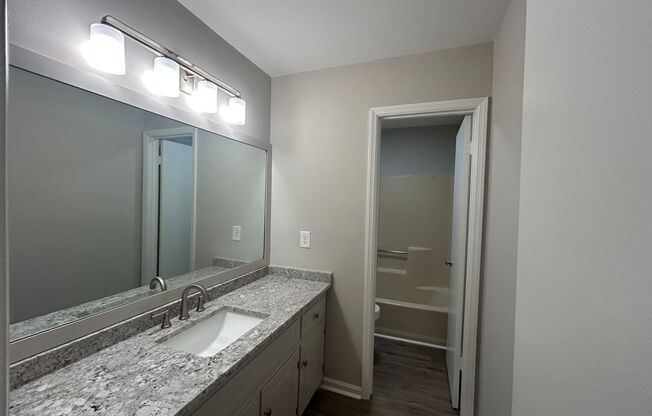 Spacious Auburn Townhome in Prime Location