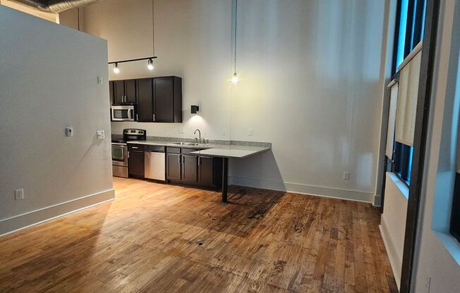 1 bed, 1 bath, 744 sqft, $1,275, Unit W215